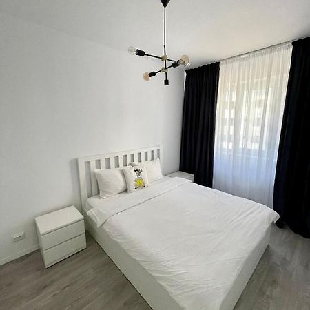 Cozy 1 Bedroom Apartment Oradea Eksteriør billede