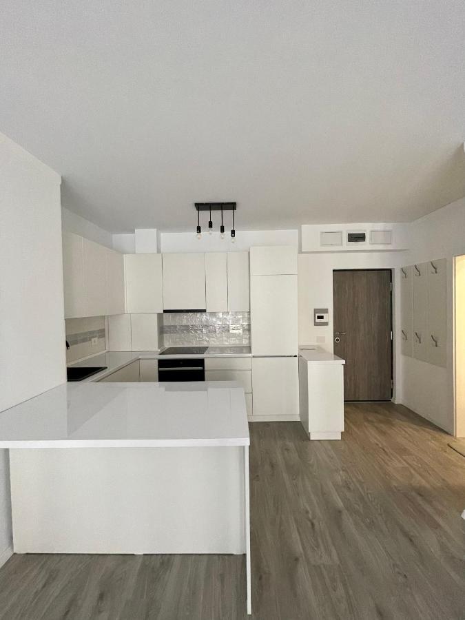 Cozy 1 Bedroom Apartment Oradea Eksteriør billede
