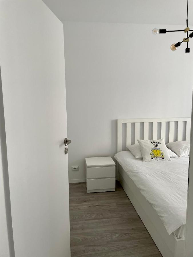 Cozy 1 Bedroom Apartment Oradea Eksteriør billede