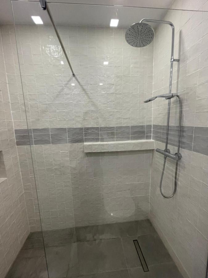 Cozy 1 Bedroom Apartment Oradea Eksteriør billede